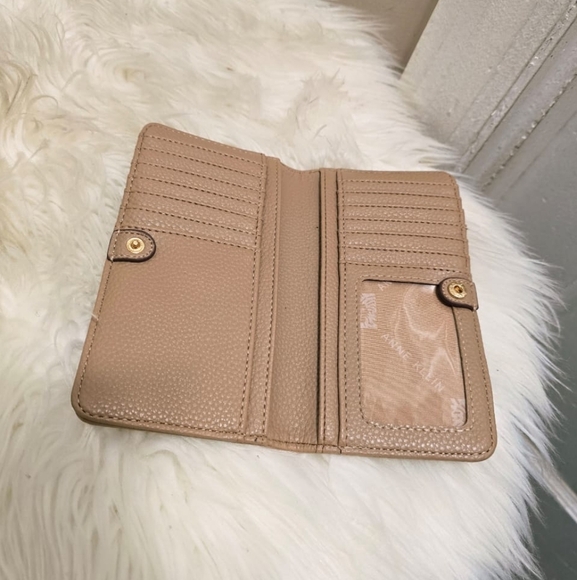 Anne Klien Authentic Slim Bifold Tan Wallet🌴 - Picture 7 of 9